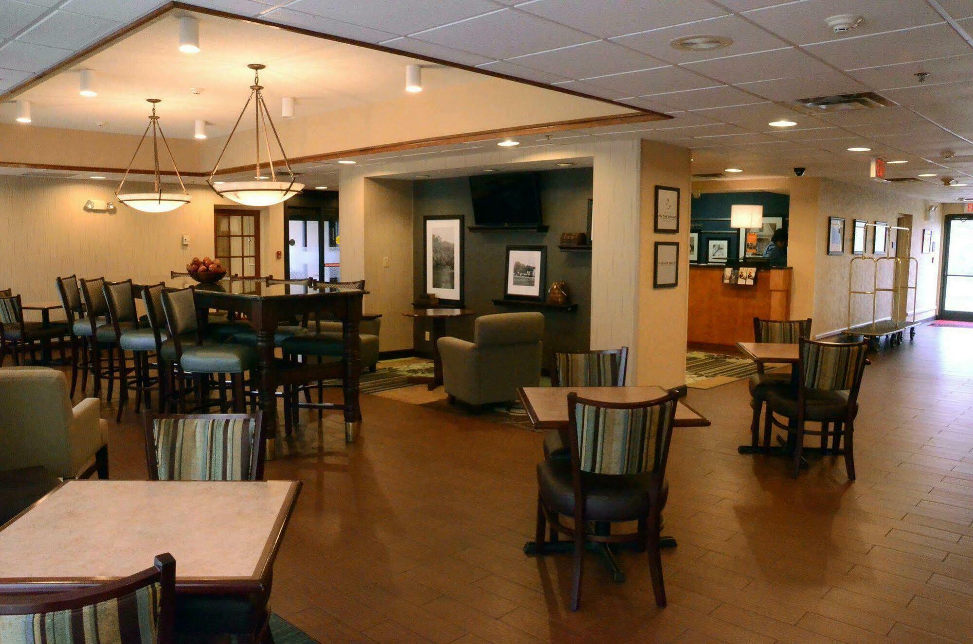 Hampton Inn Abingdon Extérieur photo