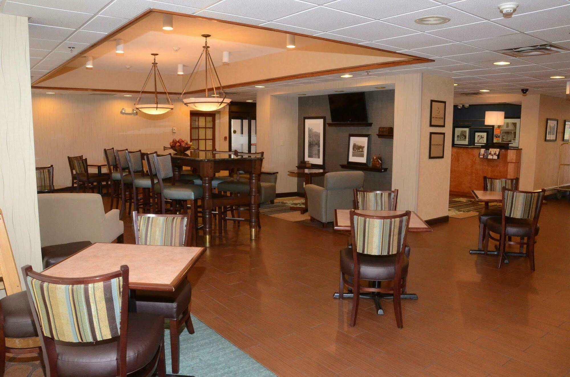 Hampton Inn Abingdon Extérieur photo